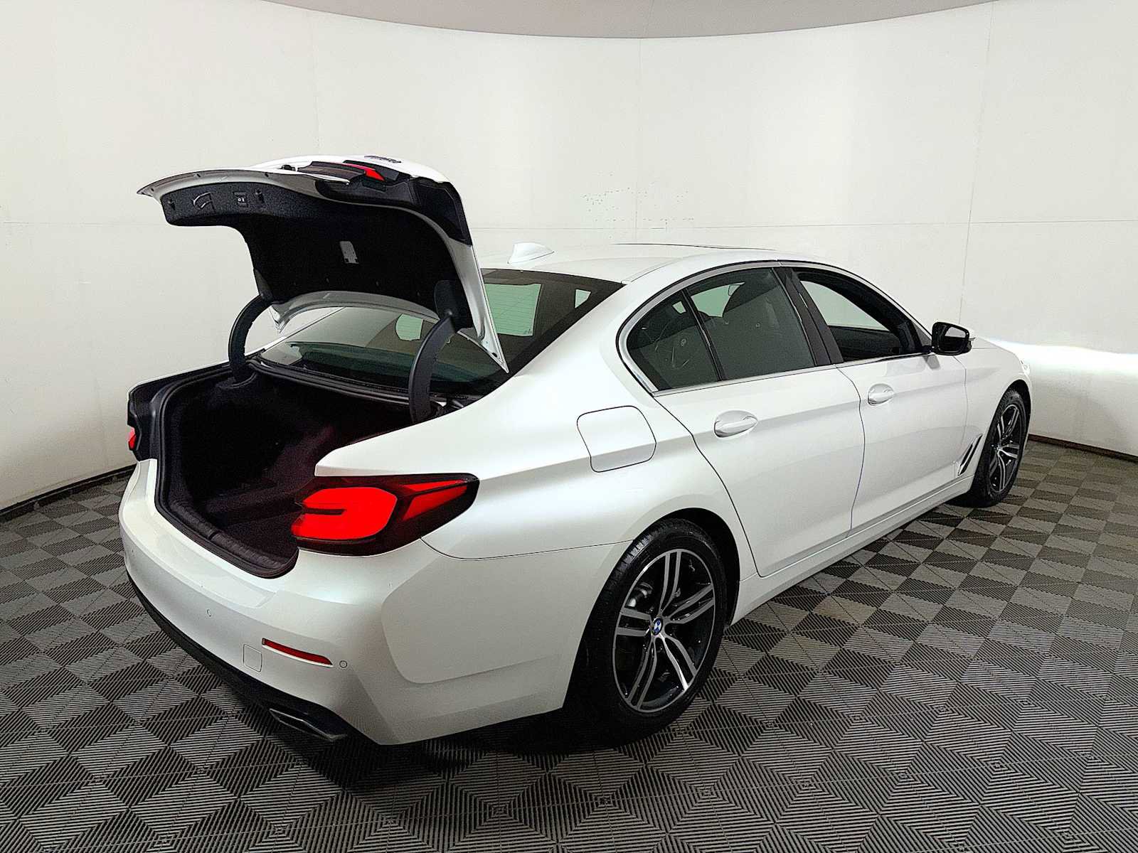 Certified 2023 BMW 530i xDrive w/ Convenience Package AWD/4WD image 23