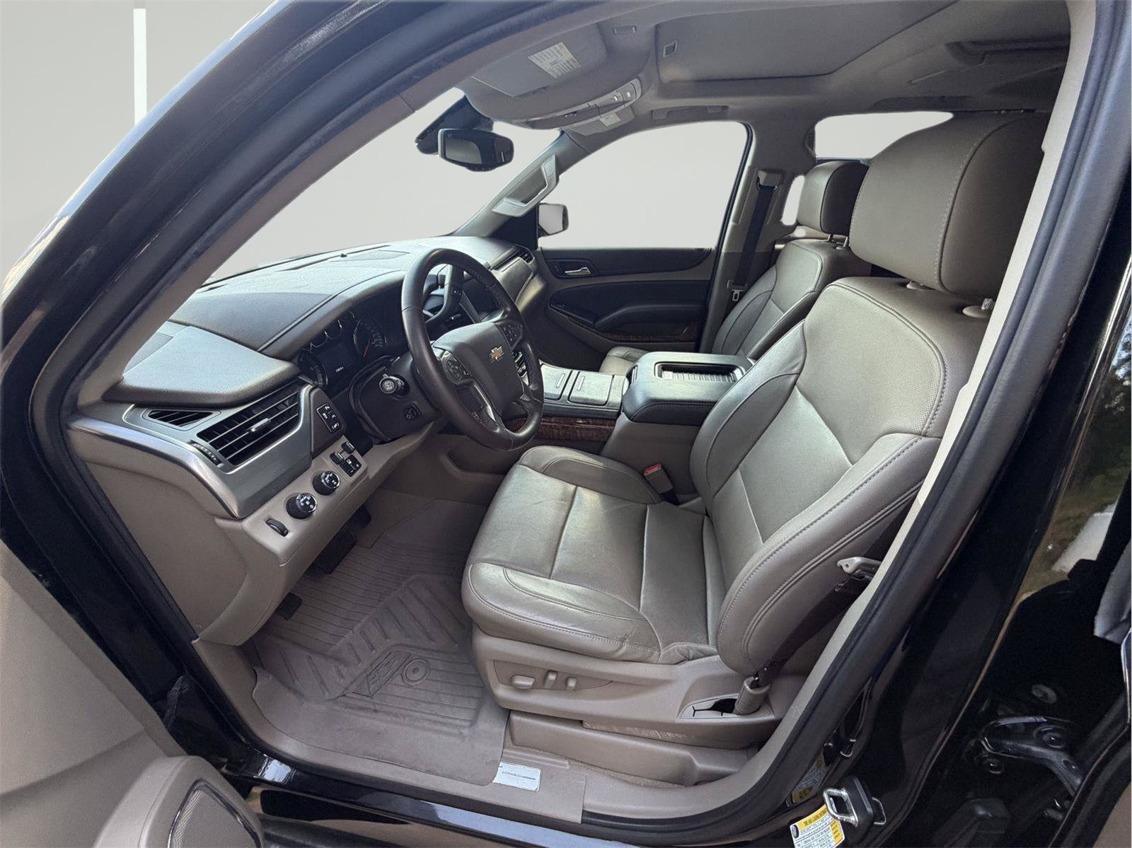 Used 2019 Chevrolet Suburban Premier AWD/4WD image 21