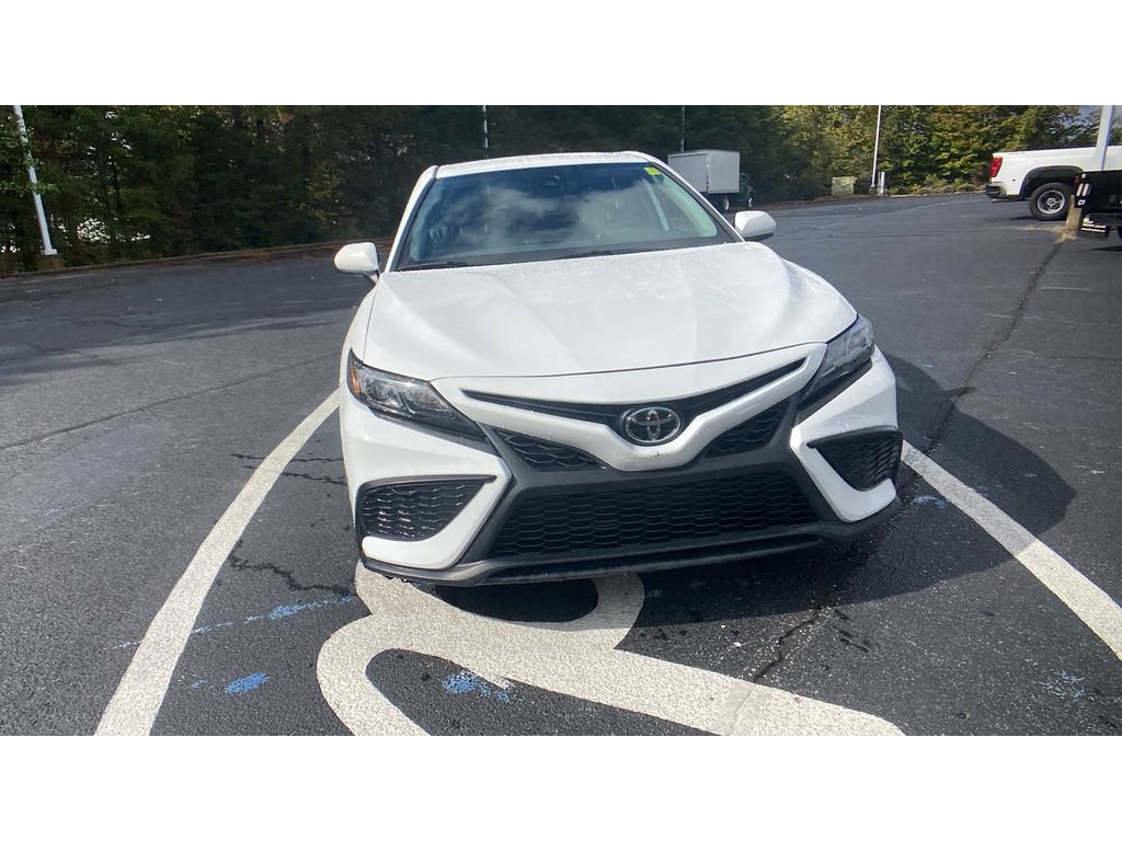 Used 2021 Toyota Camry SE image 2