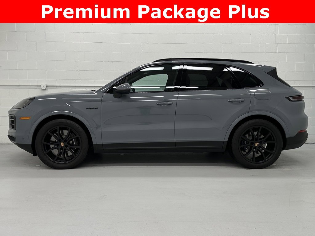 Used 2025 Porsche Cayenne E-Hybrid image 3
