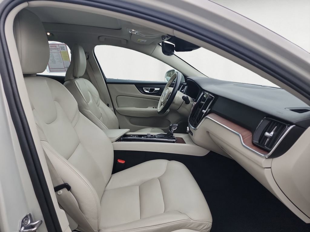 Used 2021 Volvo S60 T6 Momentum image 15