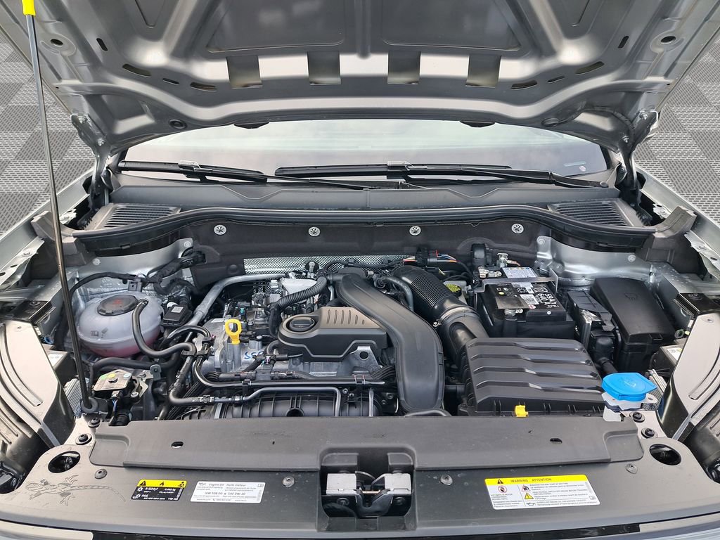 New 2025 Volkswagen Taos SEL image 28