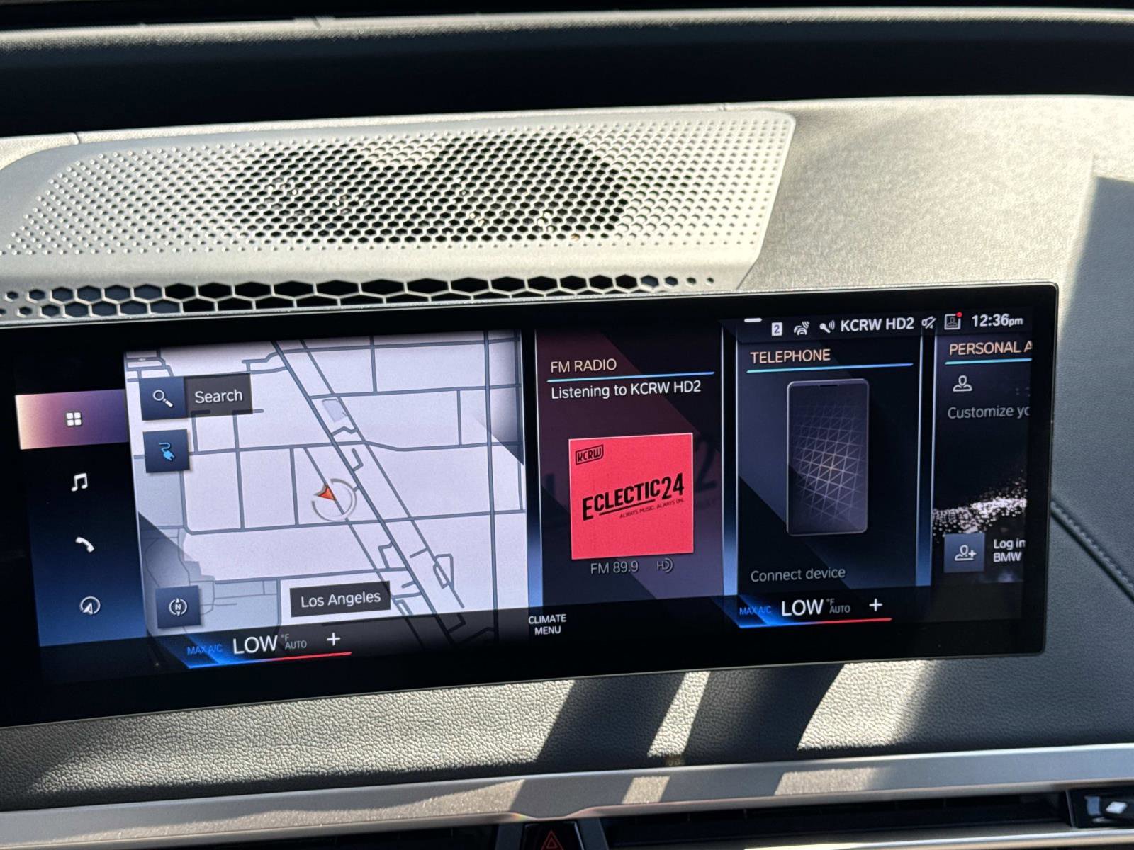 Used 2022 BMW iX xDrive50 w/ Premium Package image 10