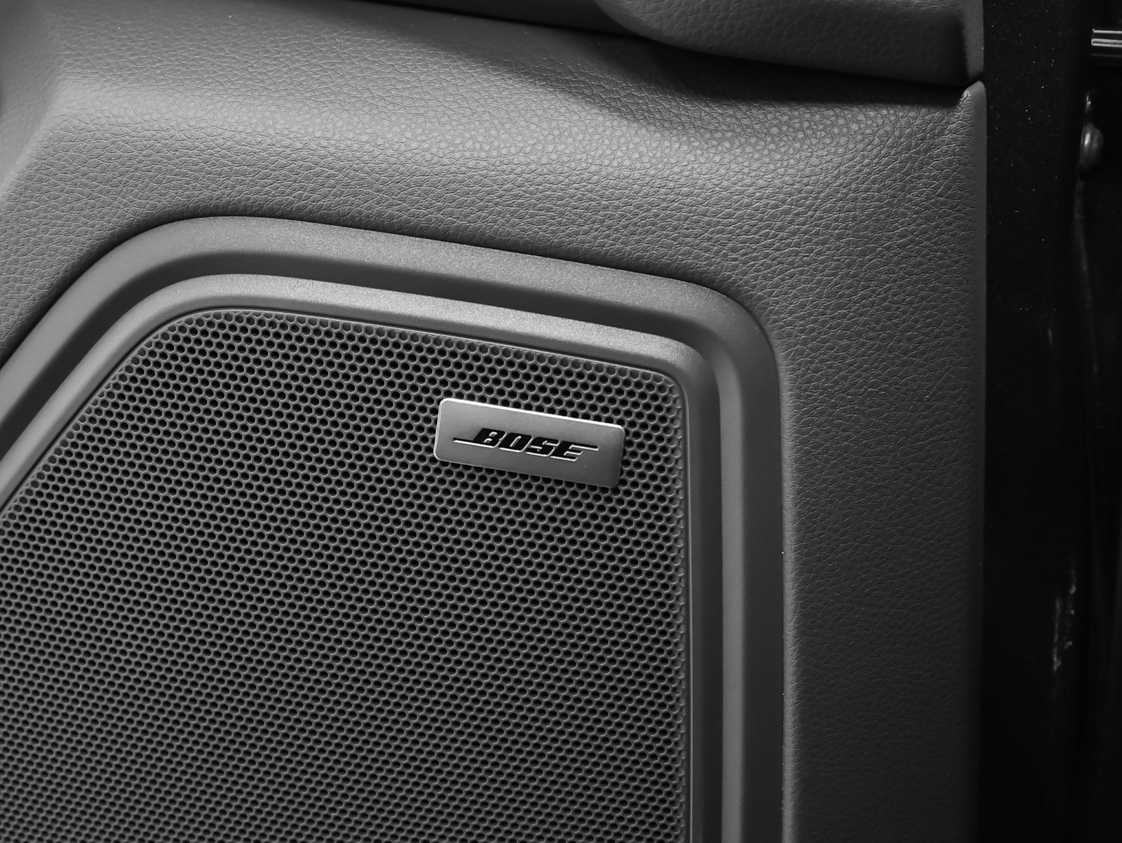 Used 2025 Porsche Macan image 38