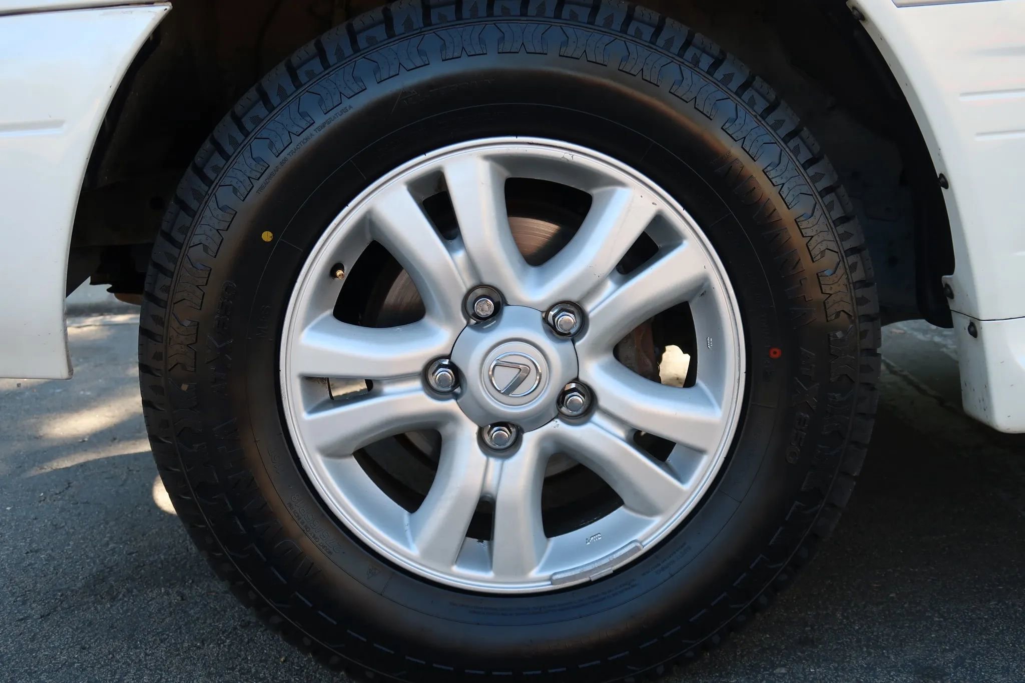 Used 2005 Lexus LX 470 4WD image 30