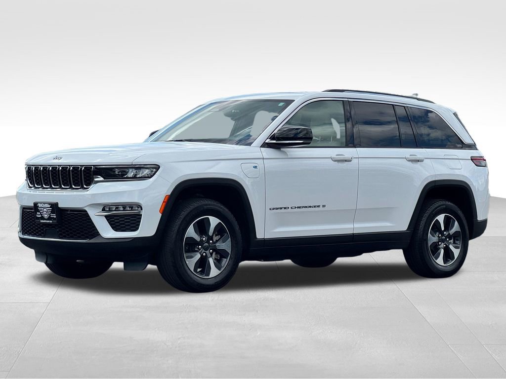 Used 2023 Jeep Grand Cherokee 4WD 4xe image 3