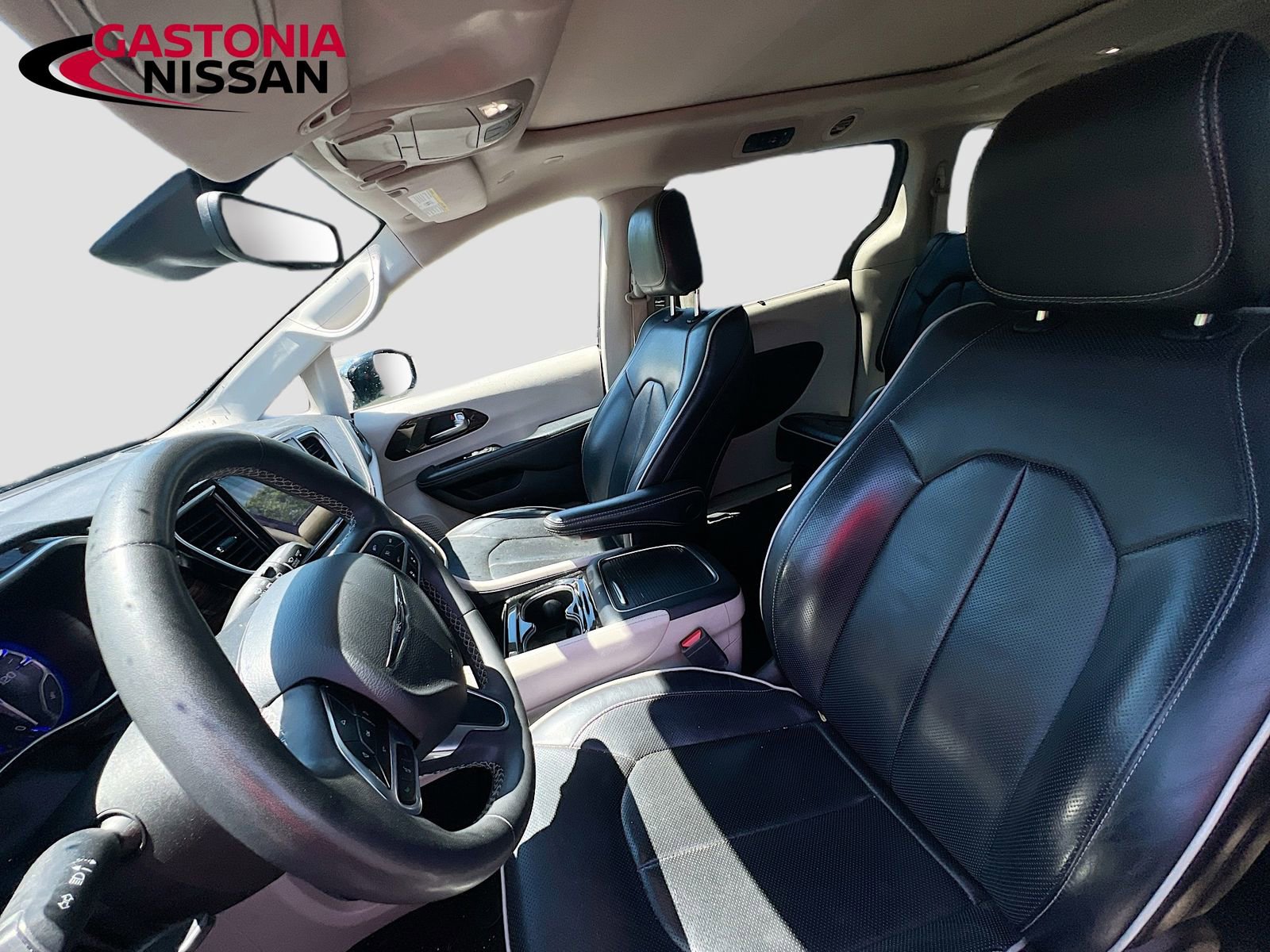 Used 2023 Chrysler Pacifica Limited FWD image 29