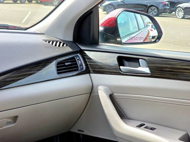Used 2016 Hyundai Sonata Limited w/ Option Group 02 image 23
