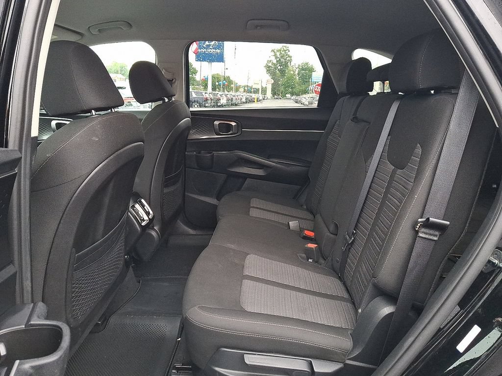 Used 2023 Kia Sorento LX AWD/4WD image 10