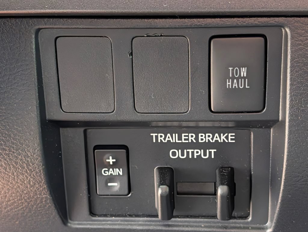 Used 2020 Toyota Tundra SR5 w/ SR5 Upgrade Package AWD/4WD image 17