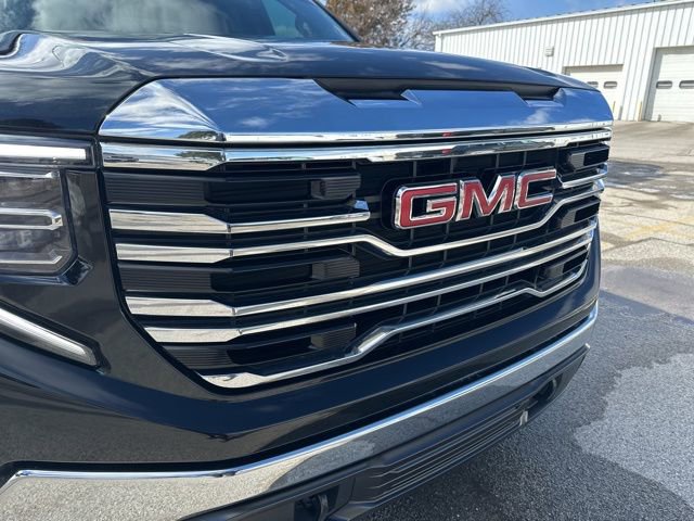 Used 2022 GMC Sierra 1500 SLT w/ SLT Premium Package AWD/4WD image 12