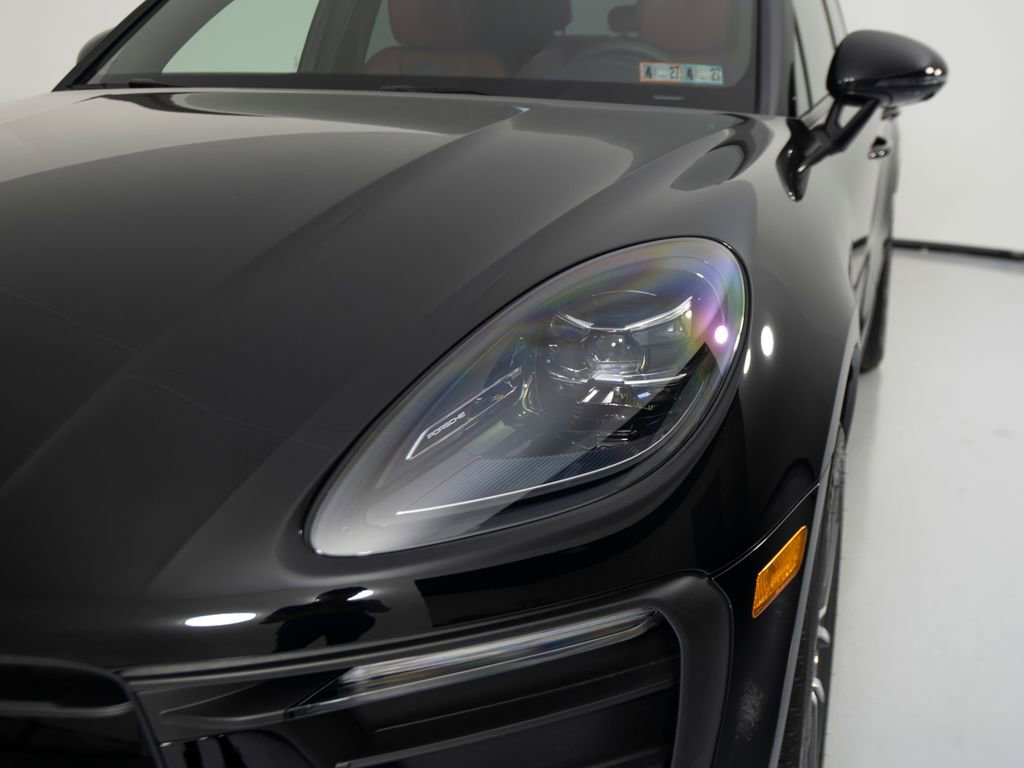 Certified 2025 Porsche Macan AWD/4WD image 38
