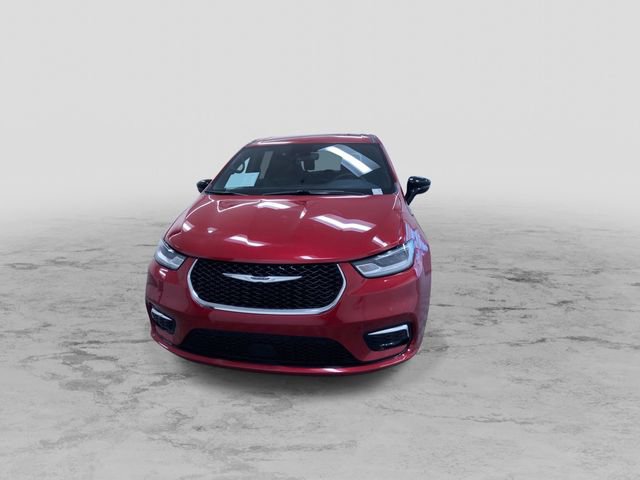 Used 2025 Chrysler Pacifica Select image 5