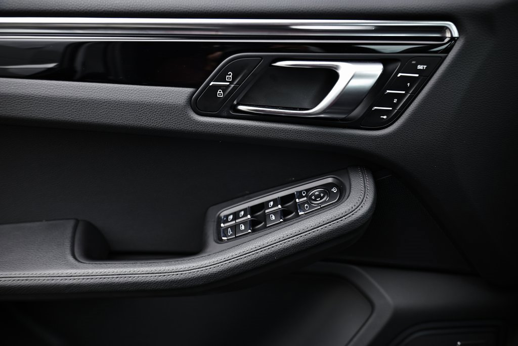 Certified 2024 Porsche Macan image 30