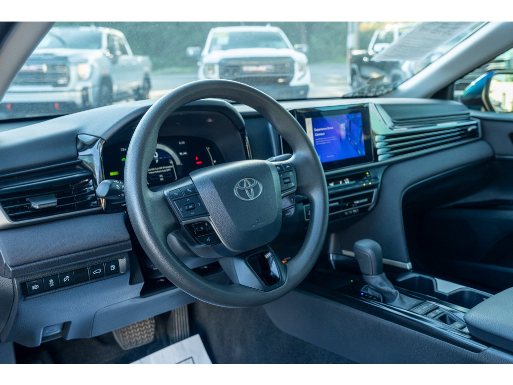 Used 2025 Toyota Camry LE FWD image 11