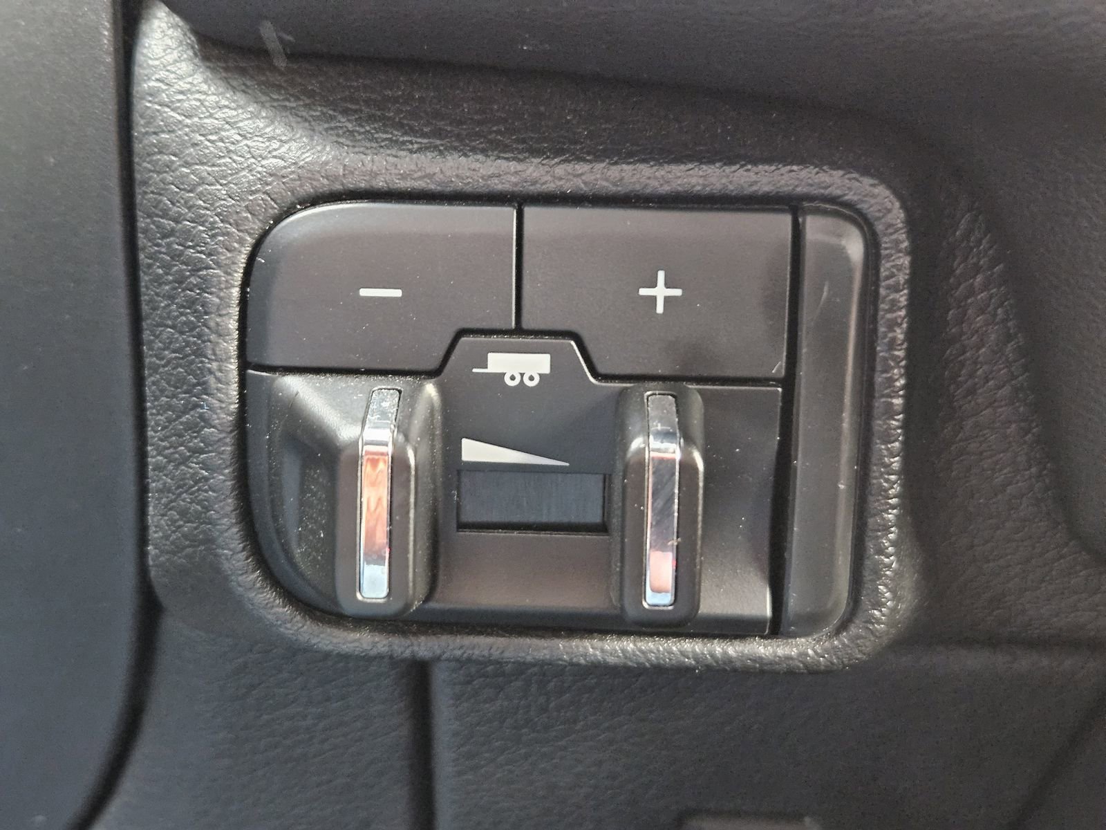 Used 2023 Dodge Durango GT image 22