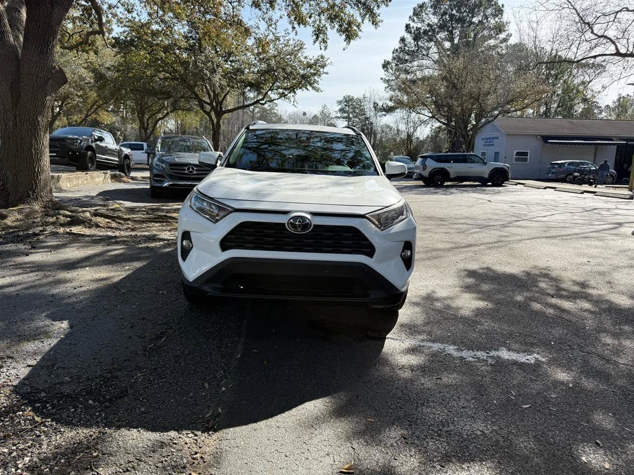 Used 2019 Toyota RAV4 XLE Premium image 2