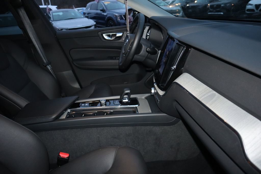 Used 2025 Volvo XC60 B5 Plus w/ Climate Package image 25