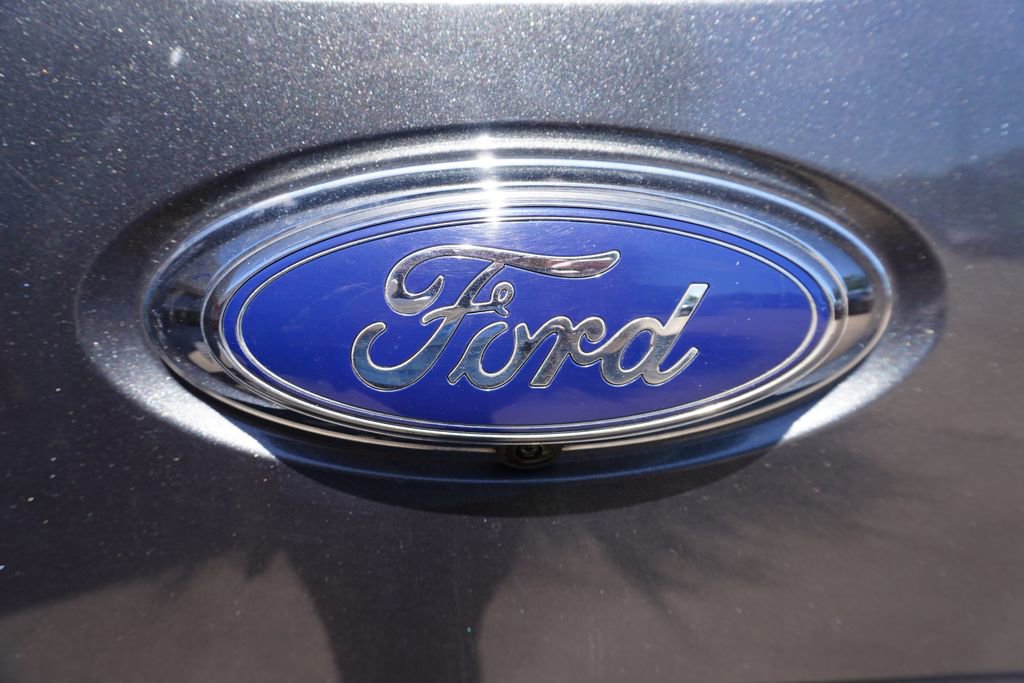Used 2015 Ford F250 Lariat w/ Lariat Interior Package image 30