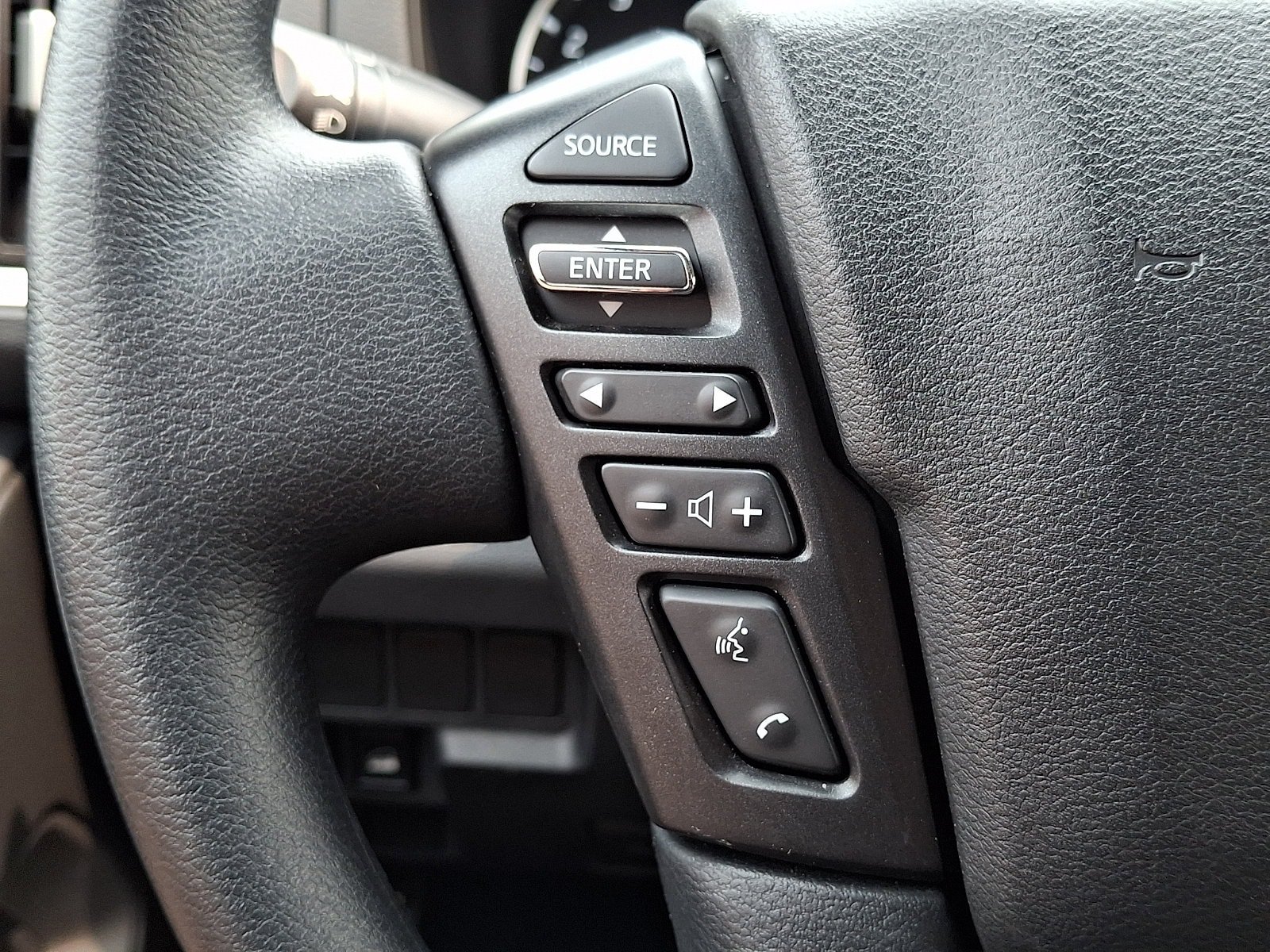 Certified 2025 Nissan Frontier SV AWD/4WD image 22