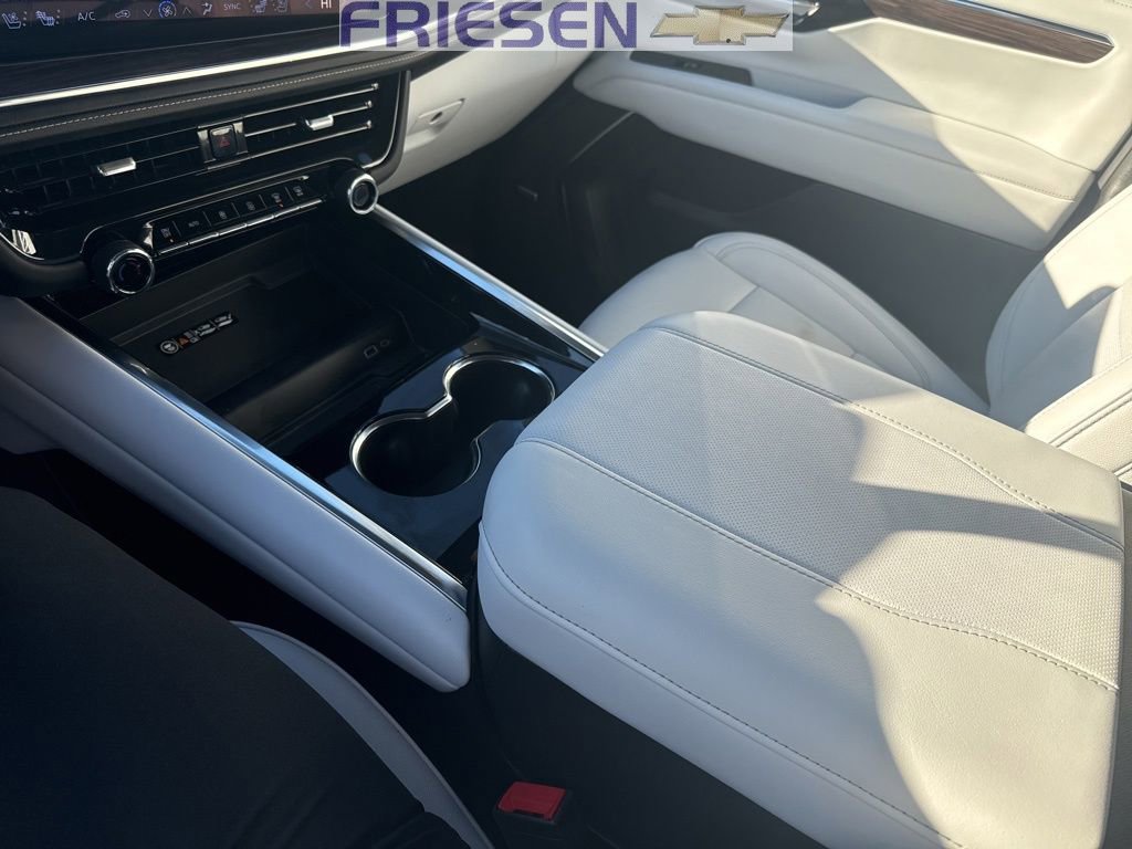 Used 2025 Chevrolet Suburban Premier image 21