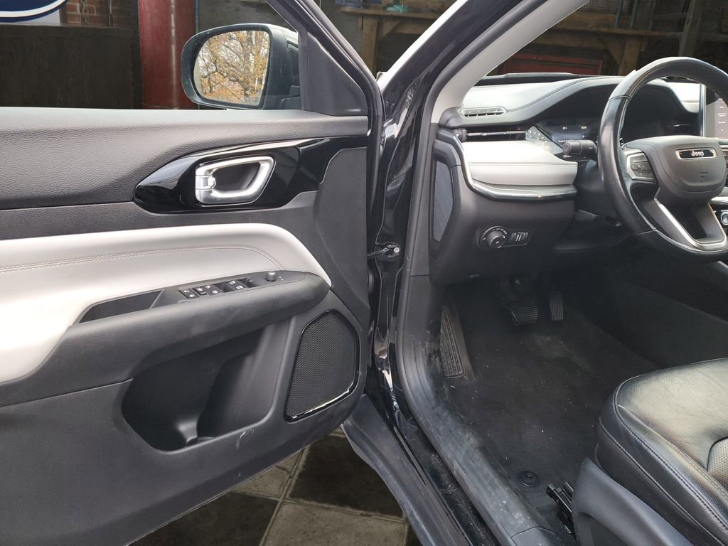 Used 2022 Jeep Compass Limited image 9