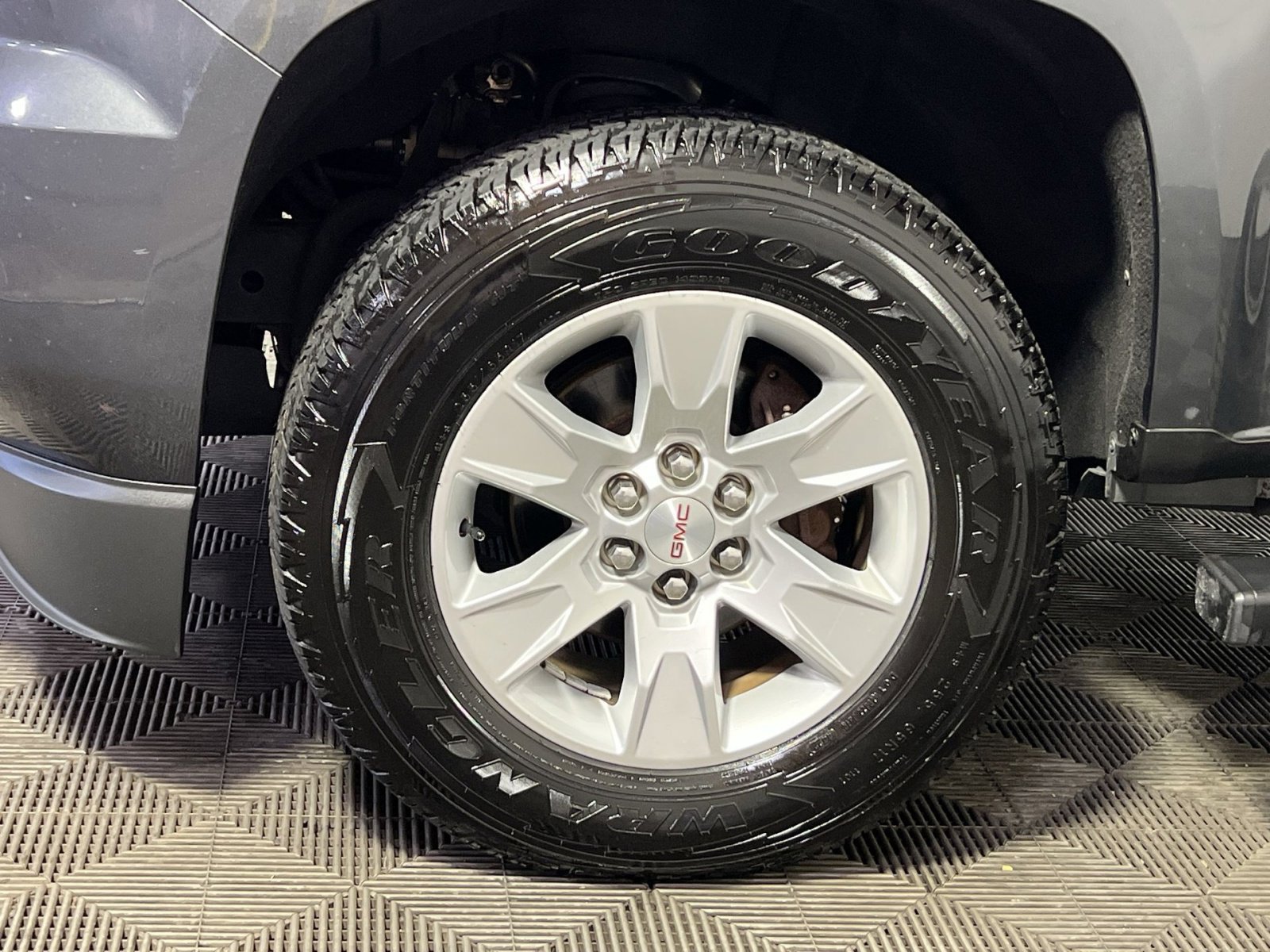 Used 2016 GMC Canyon SLE w/ SLE Convenience Package image 12