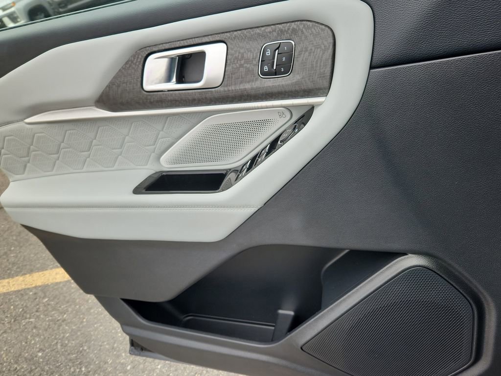 Used 2025 Ford Explorer Platinum w/ LUX Leather Package image 9