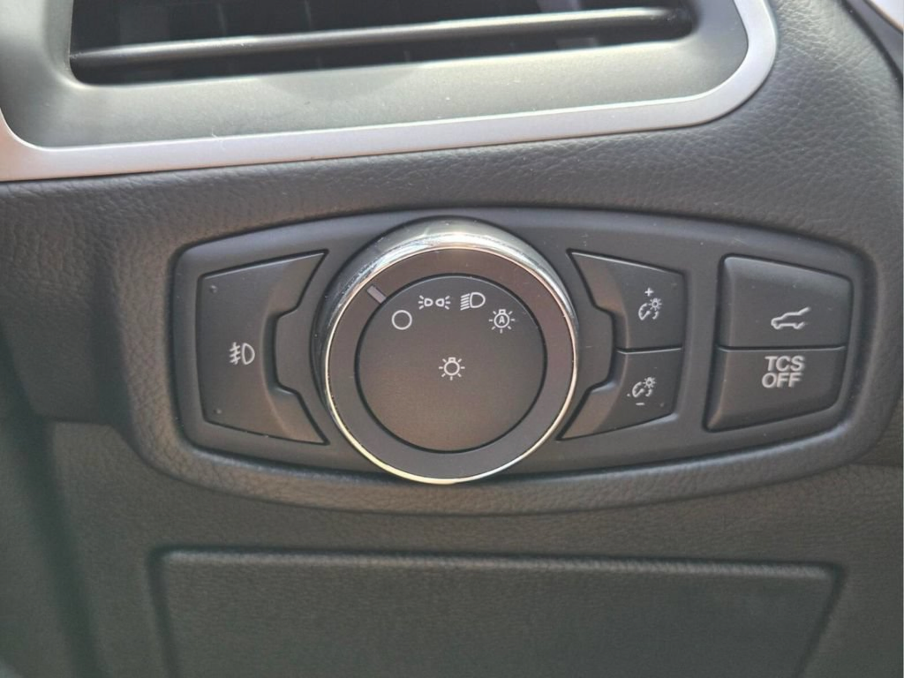 Used 2019 Ford Edge SEL w/ Equipment Group 201A FWD image 30