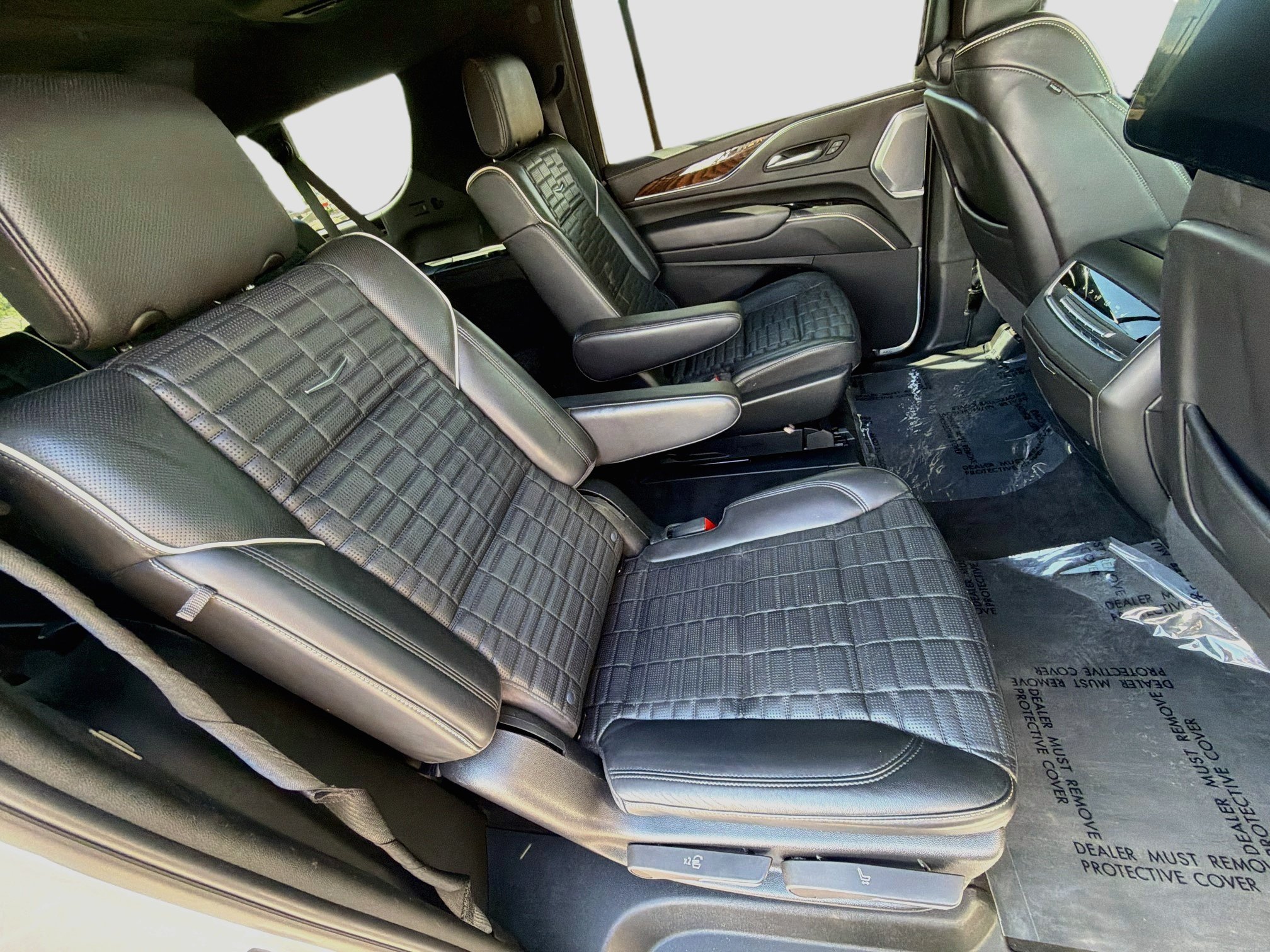 Used 2022 Cadillac Escalade ESV Sport Platinum w/ Heavy-Duty Trailer Package AWD/4WD image 31