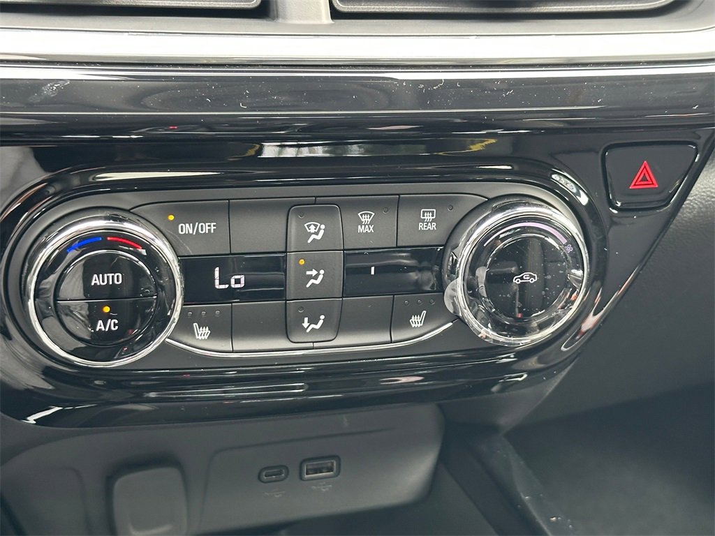 New 2025 Chevrolet Trax ACTIV w/ Sunroof Package image 28