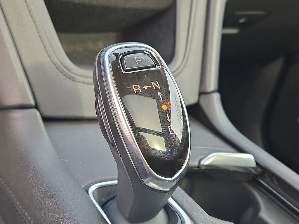 Used 2018 Cadillac XT5 Luxury w/ Driver Awareness Package AWD/4WD image 16