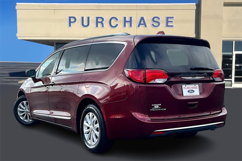 Used 2018 Chrysler Pacifica Touring-L image 4