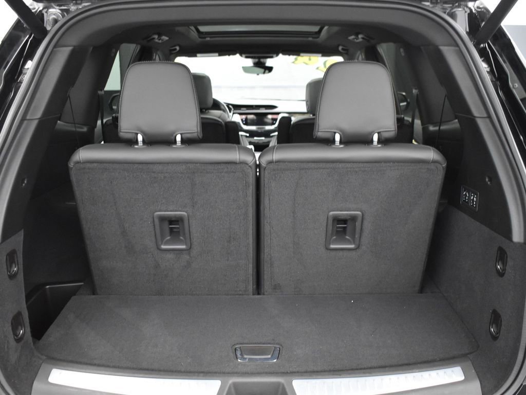 Used 2024 Cadillac XT6 Premium Luxury w/ Technology Package image 10