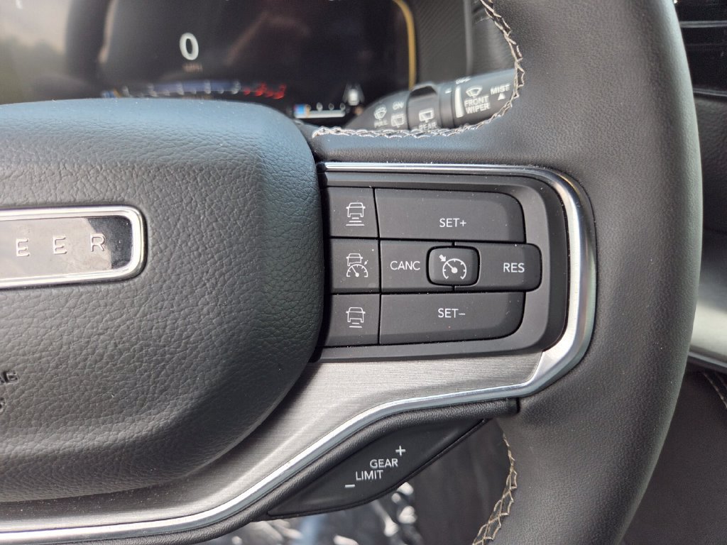 Used 2023 Jeep Wagoneer Series II AWD/4WD image 37