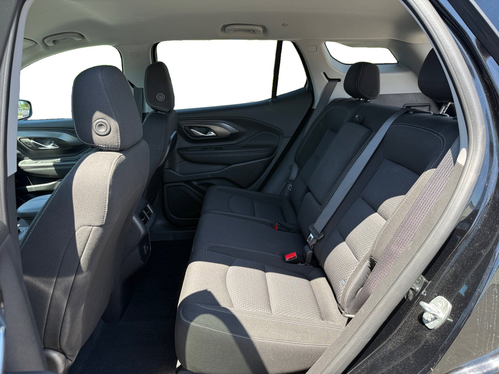 Used 2022 GMC Terrain SLE w/ Driver Convenience Package FWD image 16