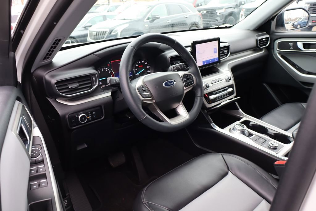 Used 2023 Ford Explorer XLT w/ Equipment Group 202A image 11