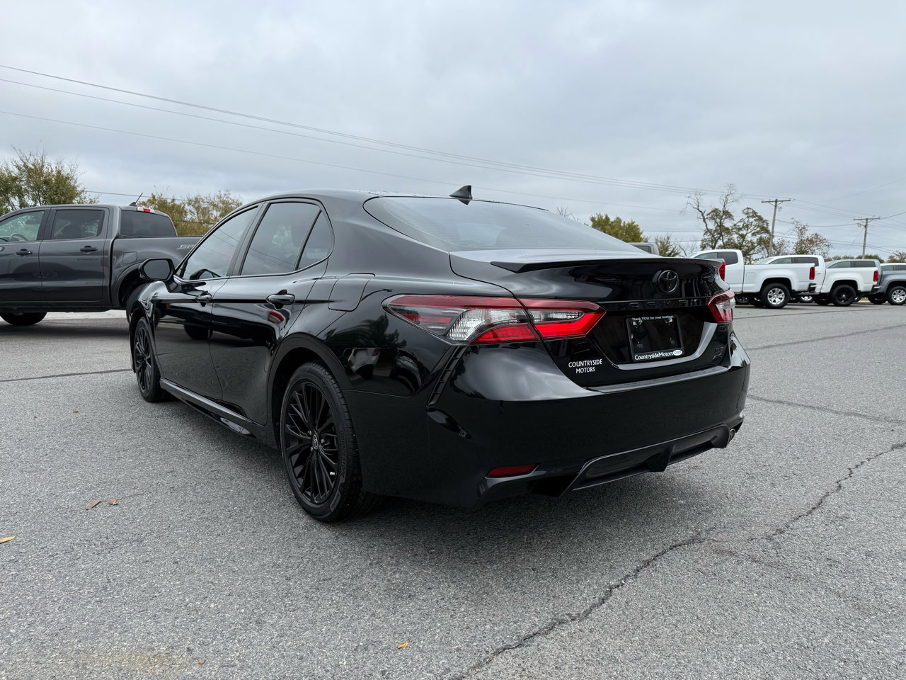 Used 2022 Toyota Camry SE image 4