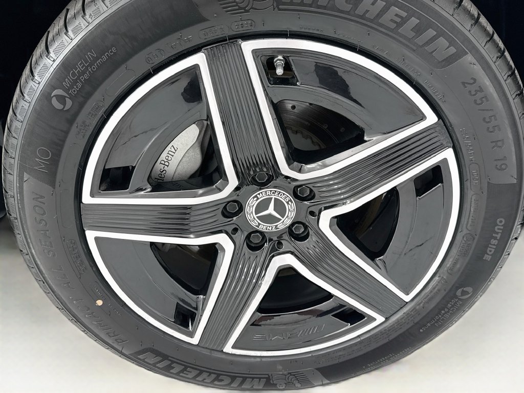 Used 2024 Mercedes-Benz GLC 300 4MATIC image 31