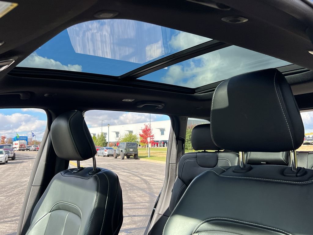 Used 2024 Jeep Grand Cherokee Limited w/ Luxury Tech Group II image 19