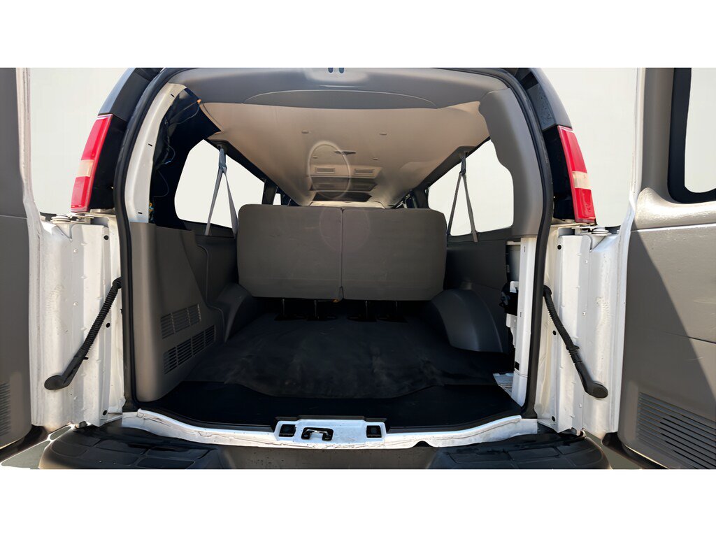 Used 2017 Chevrolet Express 3500 LT w/ LT Preferred Equipment Group RWD image 15