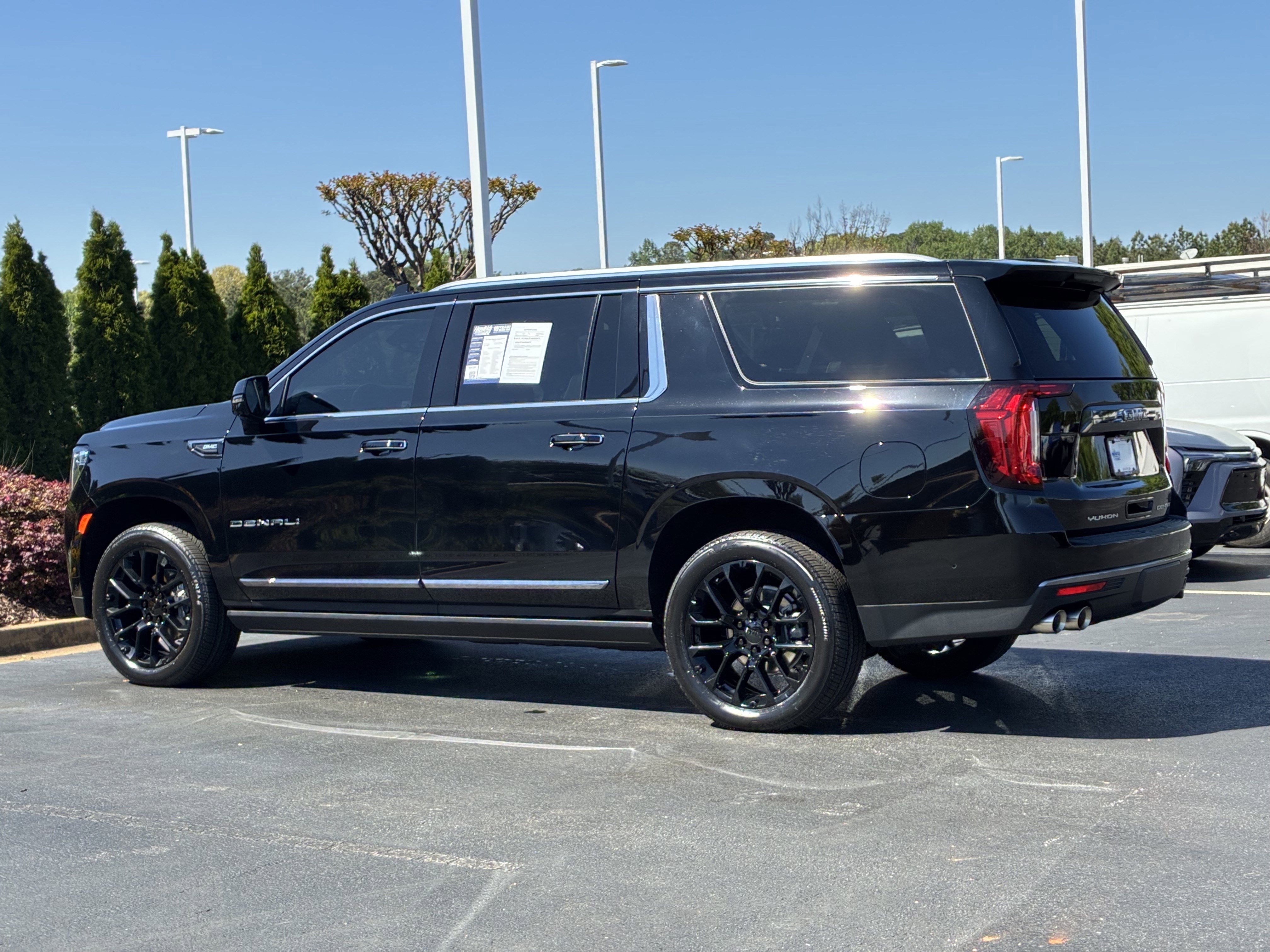Used 2023 GMC Yukon XL Denali Ultimate image 9