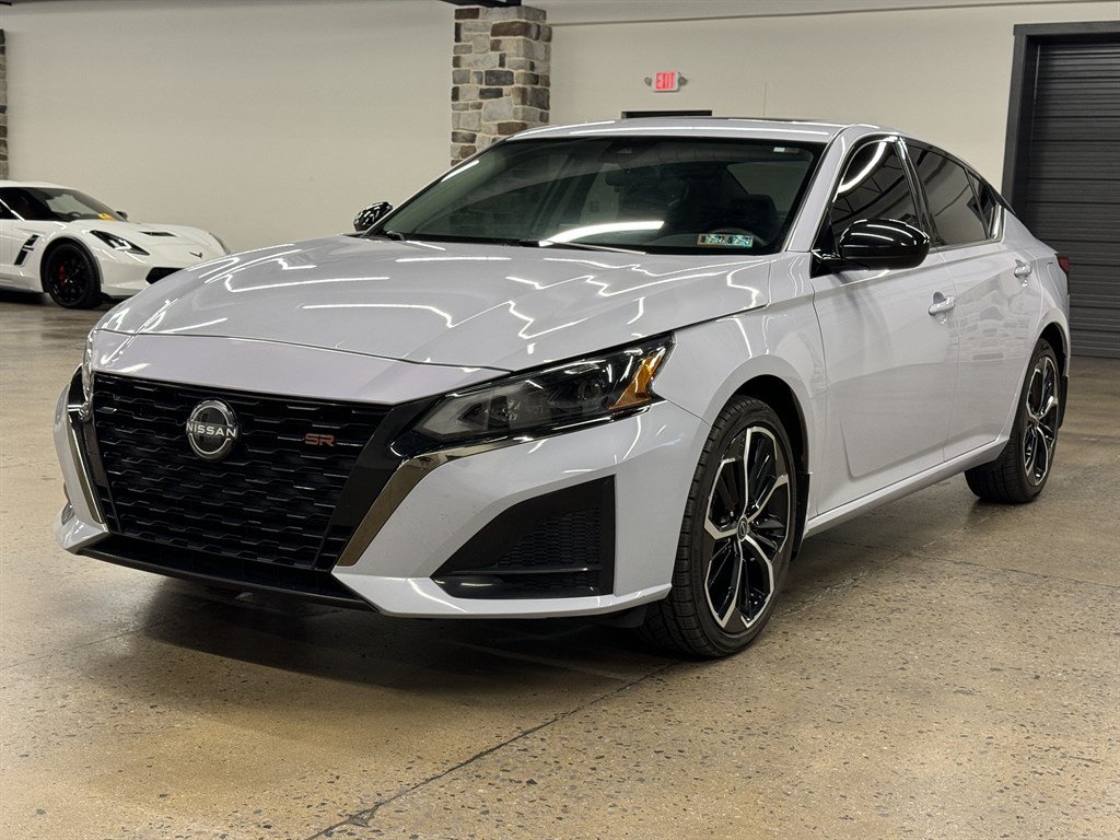 Used 2024 Nissan Altima 2.5 SR w/ SR Premium Package AWD/4WD image 3