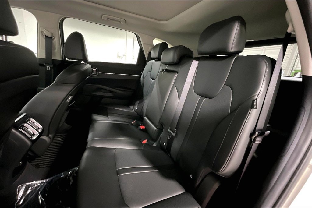 New 2026 Kia Sorento S FWD image 17
