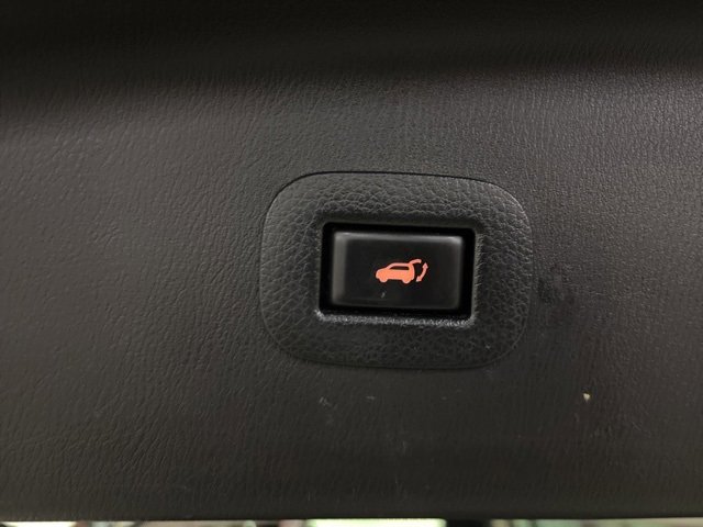 Used 2017 Nissan Armada Platinum w/ Interior Lighting Package image 7