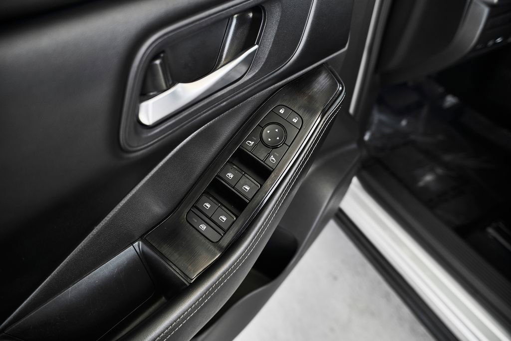 Used 2024 Nissan Rogue SV FWD image 17