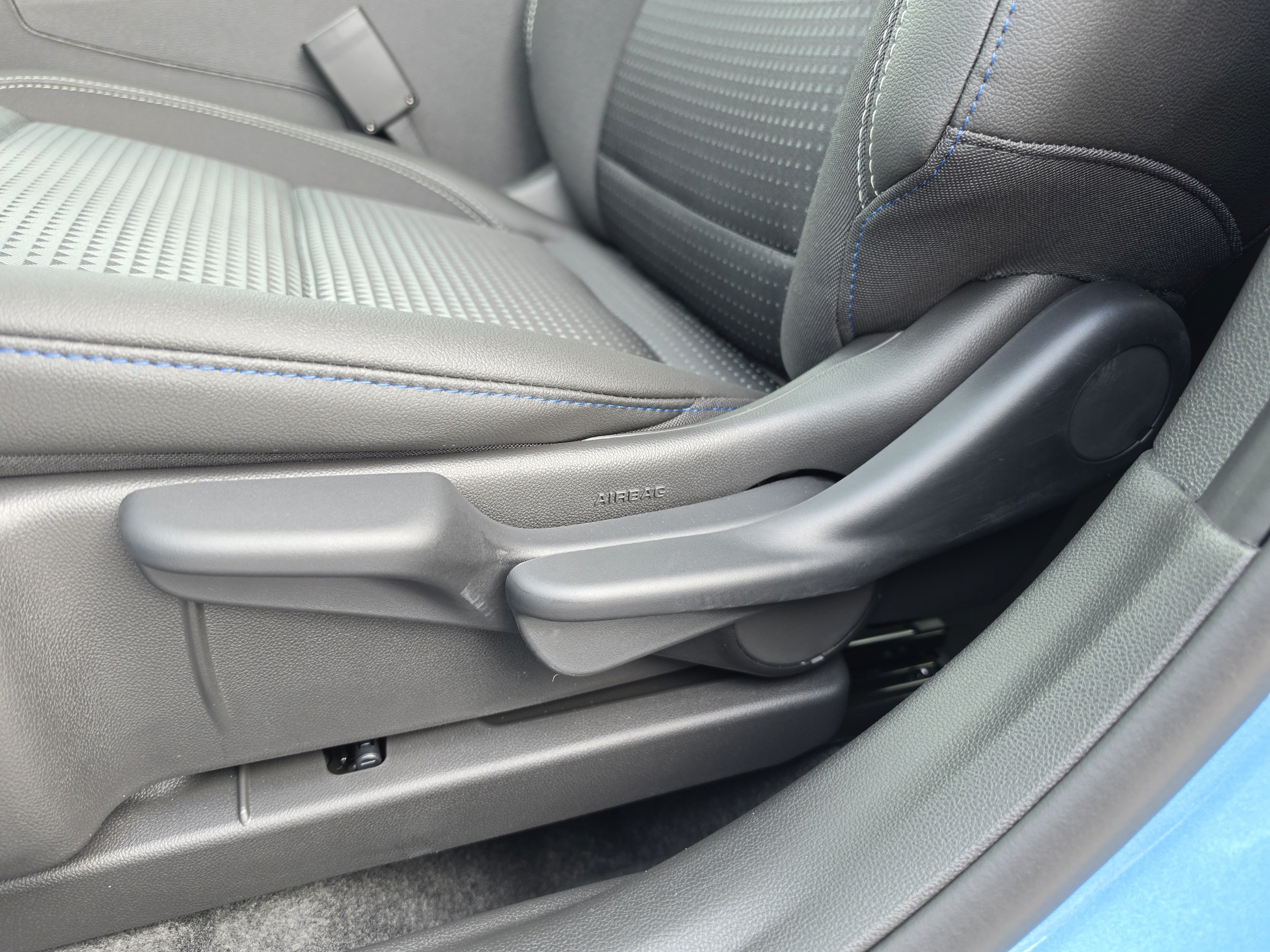 New 2026 Chevrolet Trax LT w/ Sunroof Package FWD image 25
