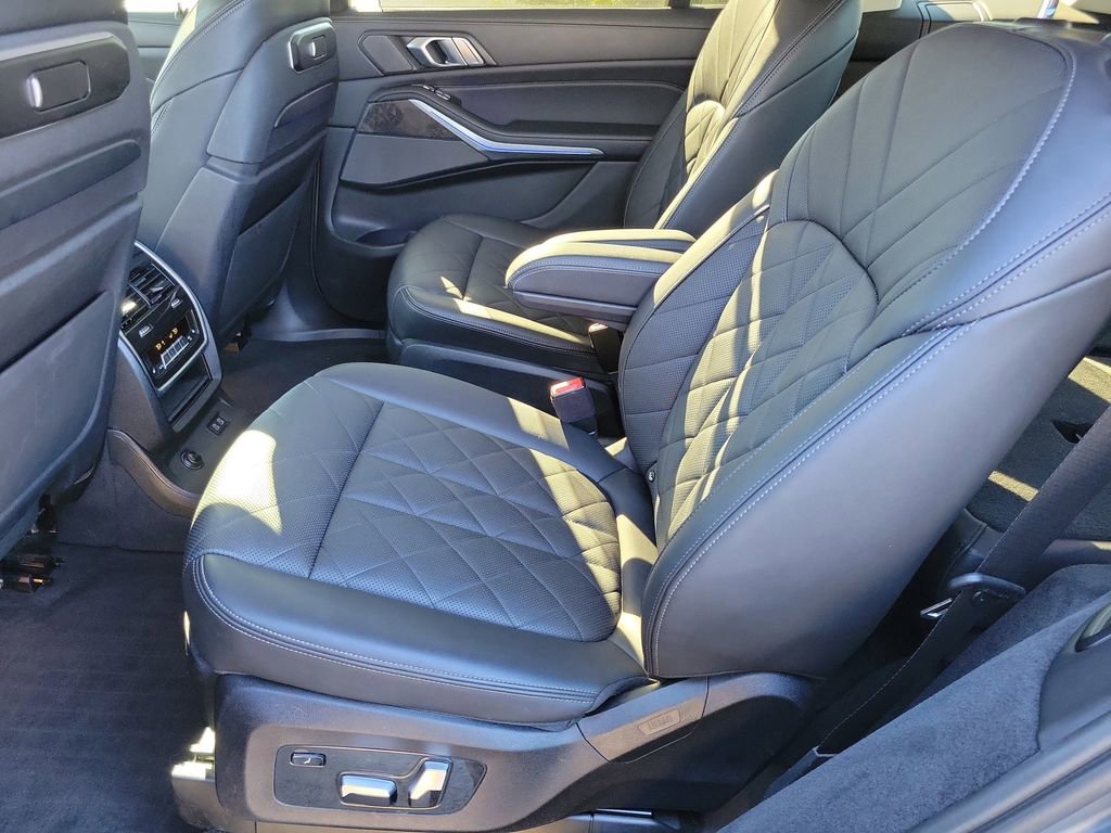Used 2023 BMW X7 xDrive40i w/ Premium Package image 15