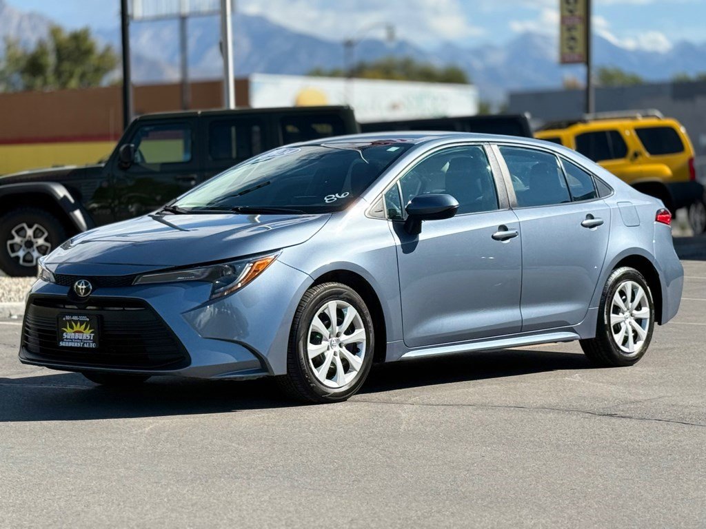 Used 2024 Toyota Corolla LE image 3