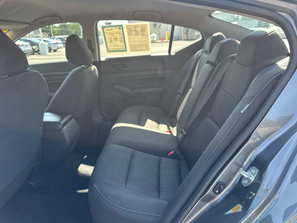 Used 2025 Nissan Altima 2.5 SV FWD image 17